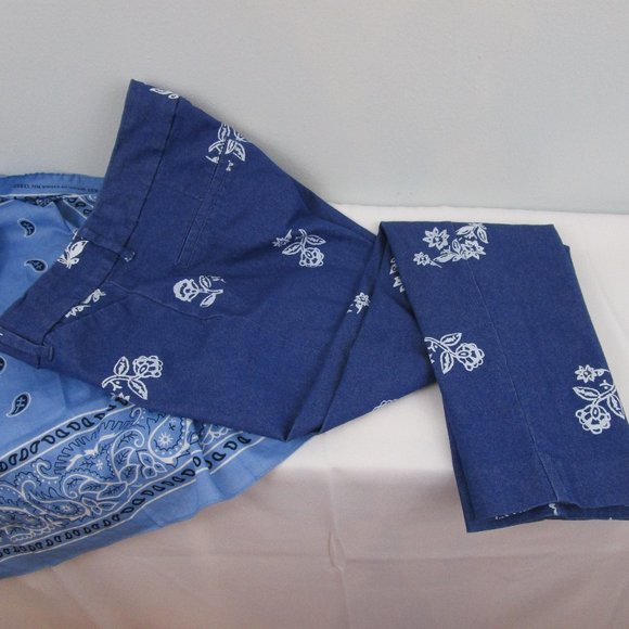 Old Navy Blue and White Floral Cropped Pants - Picture 9 of 12